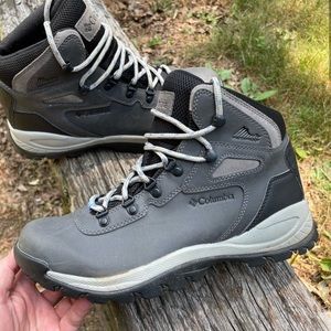 Columbia Newton Ridge Plus hiking boots size 9 woman’s waterproof